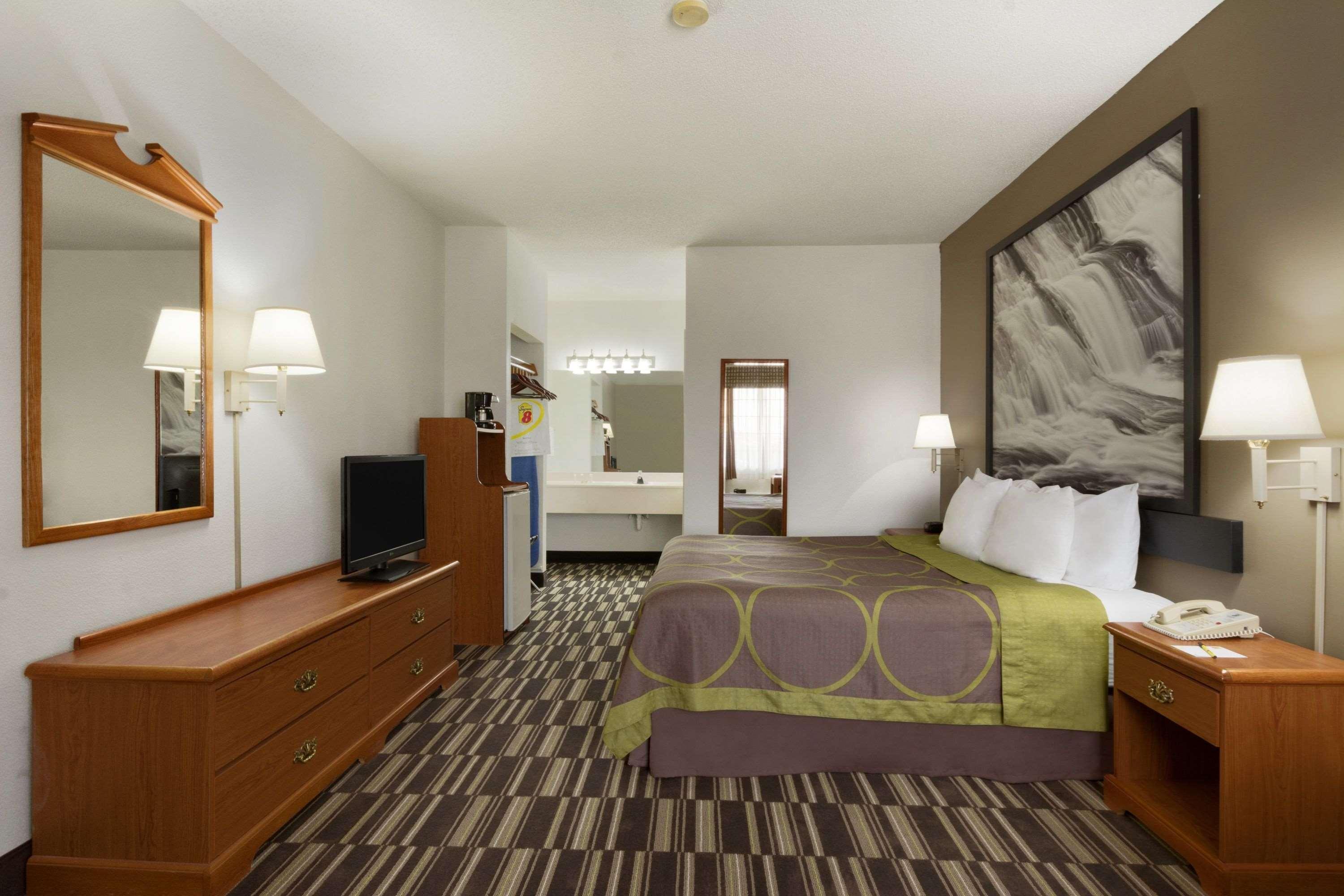 Super 8 By Wyndham Chatsworth/Dalton Εξωτερικό φωτογραφία