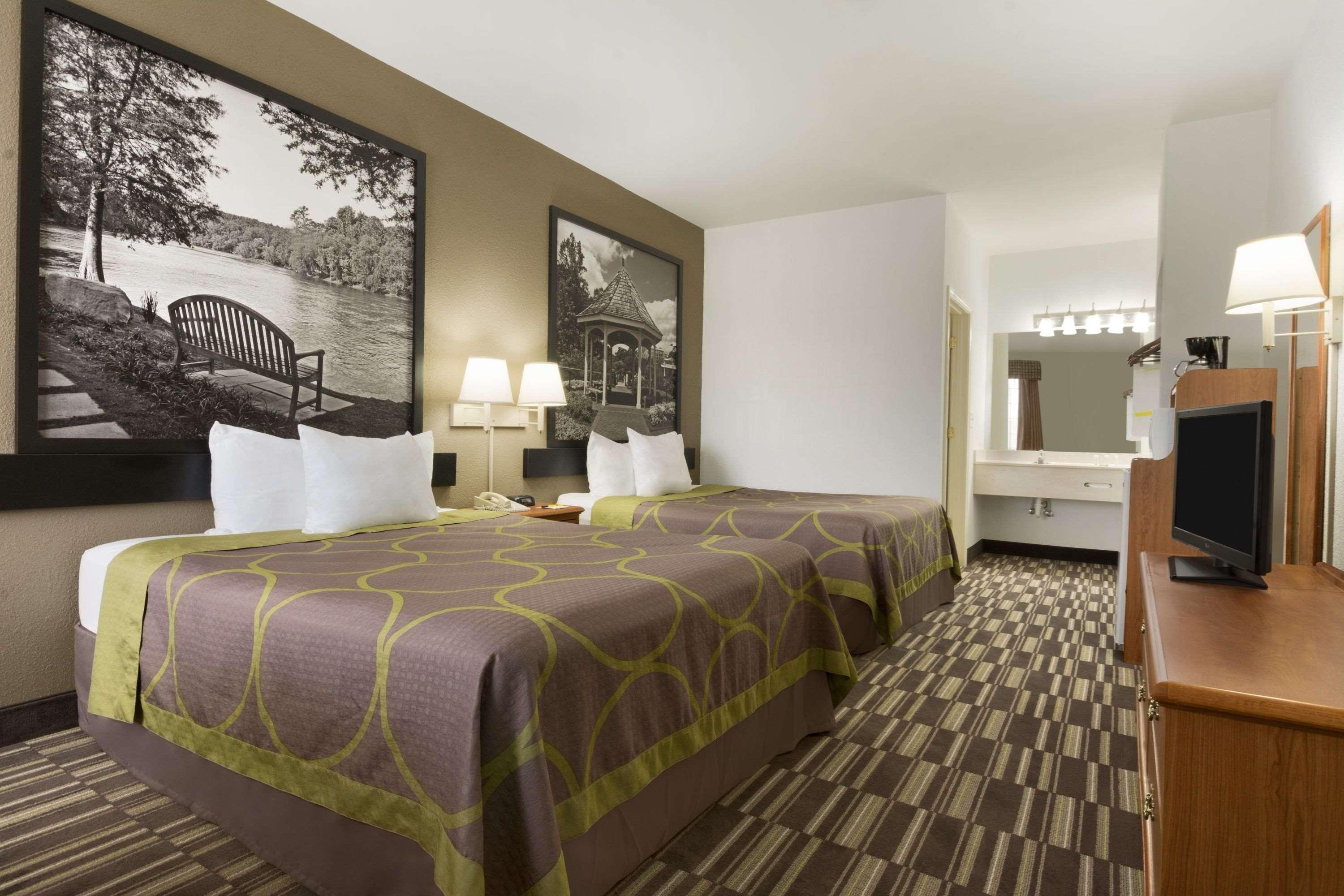 Super 8 By Wyndham Chatsworth/Dalton Εξωτερικό φωτογραφία