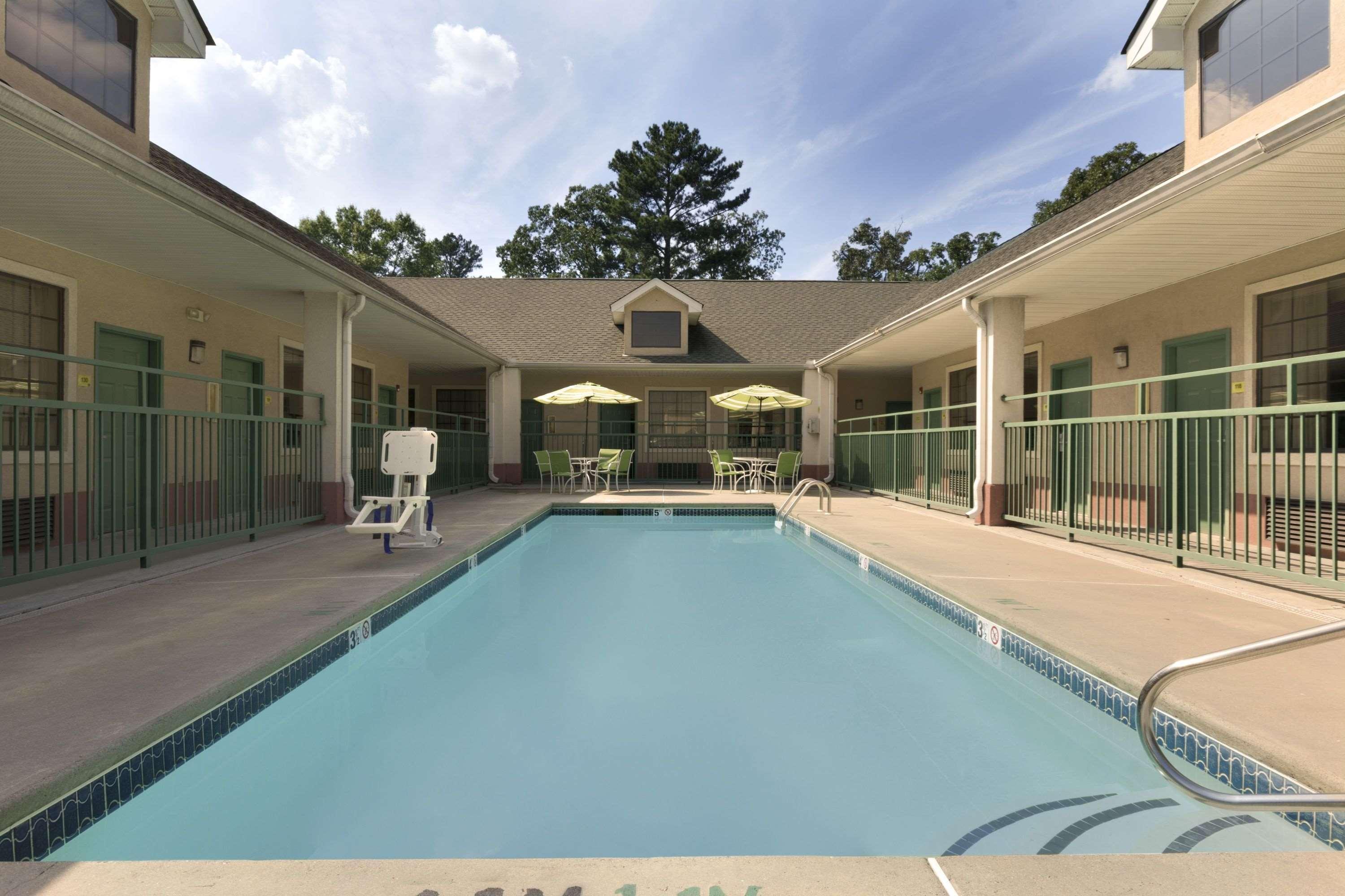 Super 8 By Wyndham Chatsworth/Dalton Εξωτερικό φωτογραφία